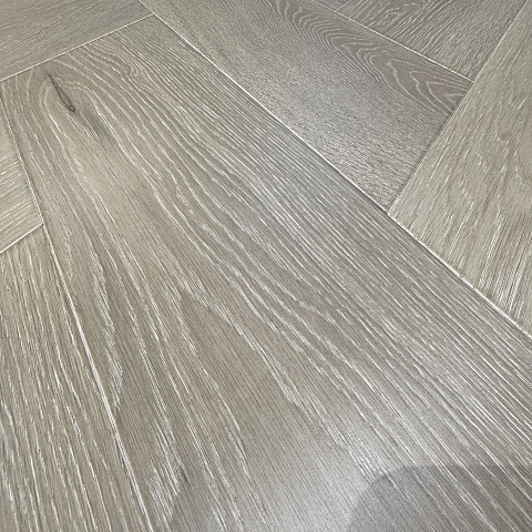 HM Flooring Итальянская ёлка Дуб Прайм Шугар лак с фаской (фото 4)